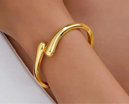 Gold drop, Bangle