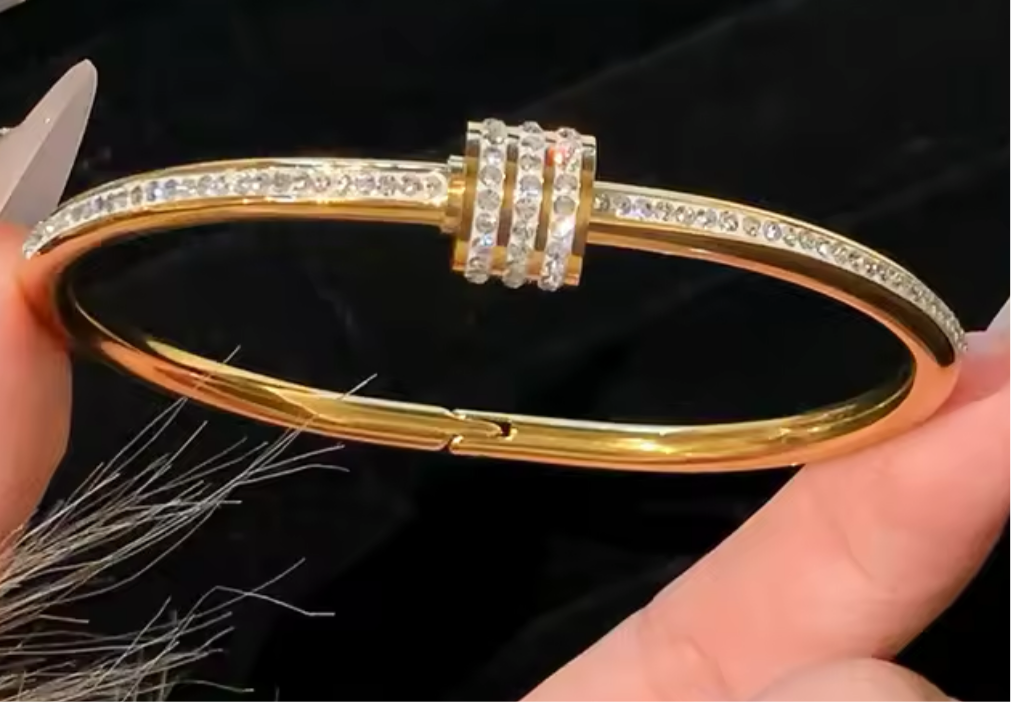 Middle twist Bangle, Gold