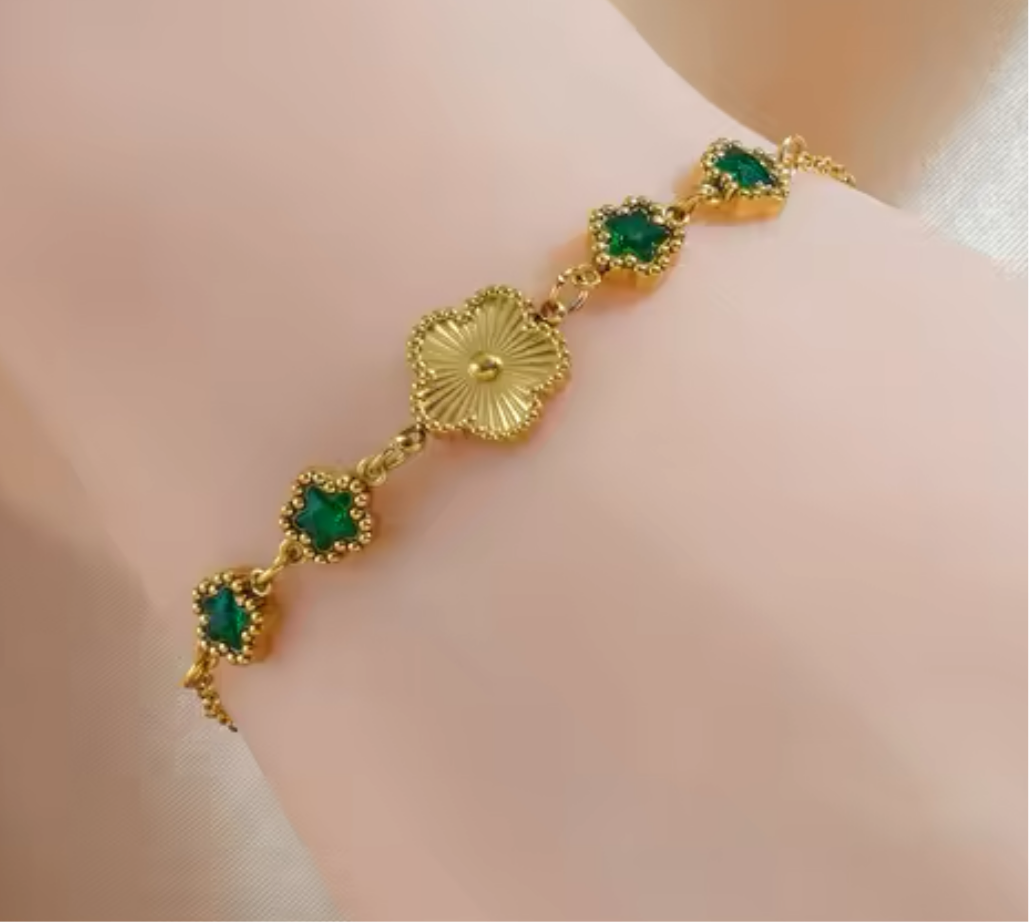 The one lucky flower, Green